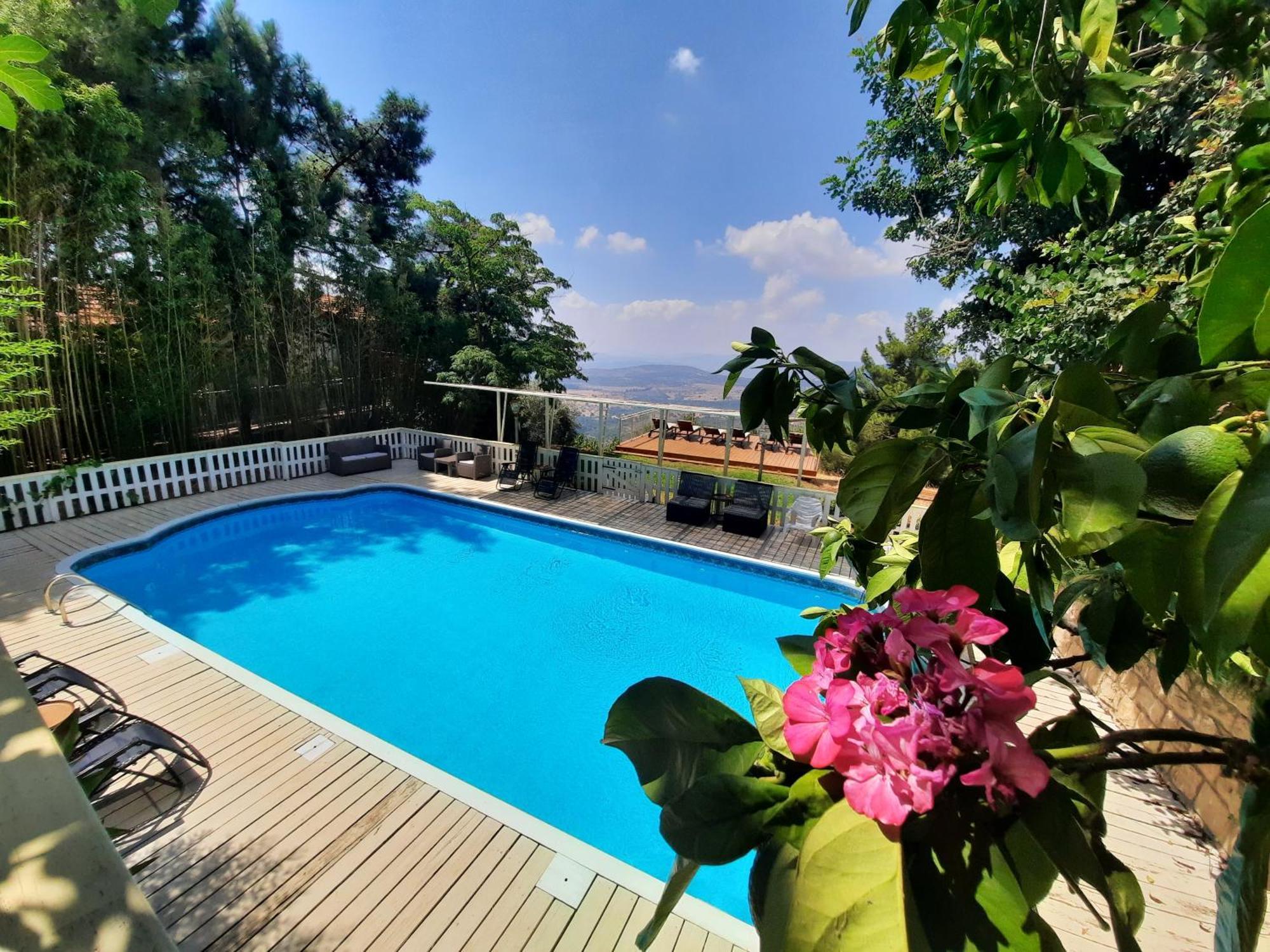 Ha'Seuda Ha'Achrona Suites 아미림 외부 사진