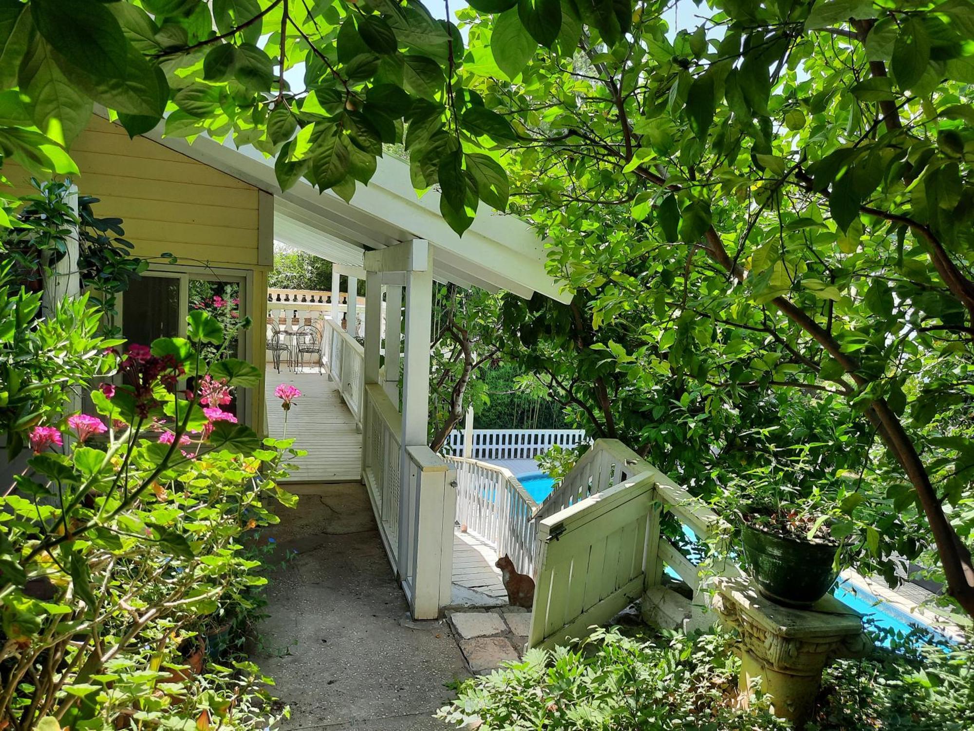 Ha'Seuda Ha'Achrona Suites 아미림 외부 사진